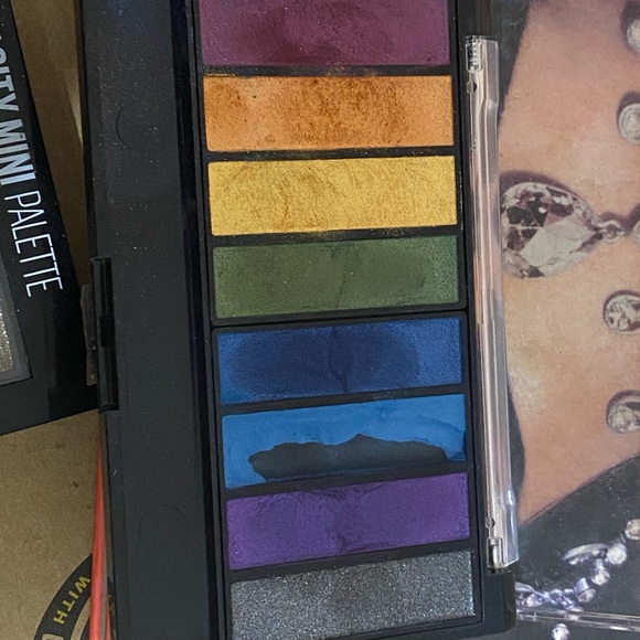 Makeup Bundle💄 (HUDA, Juvia’s, CoverGirl & more) - Picture 4 of 5